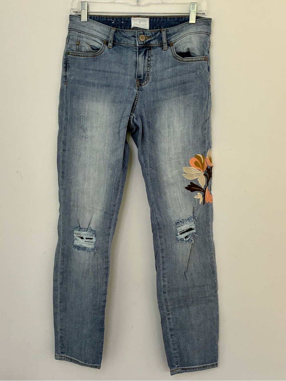 Caslon Light Blue Skinny Jeans with Embroidered Floral Accent
